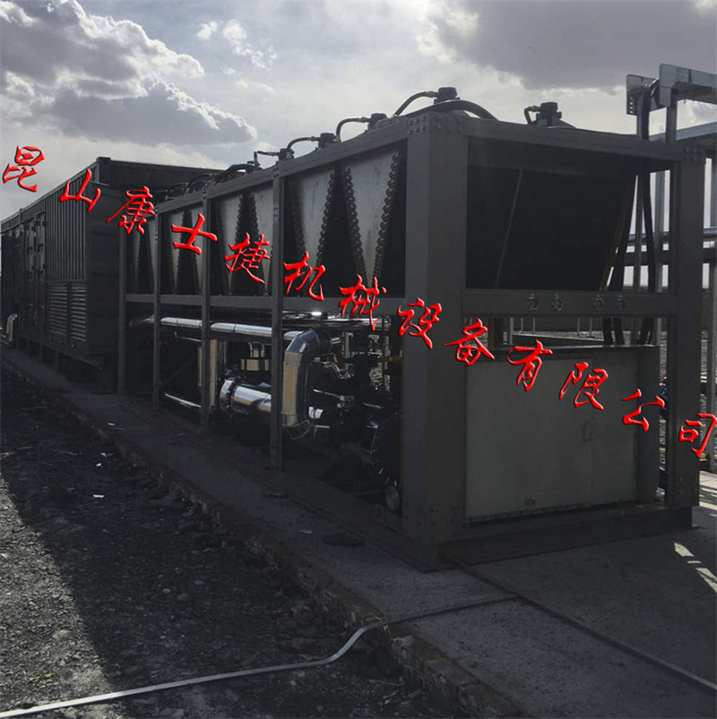 螺桿式風冷冷水機組現場